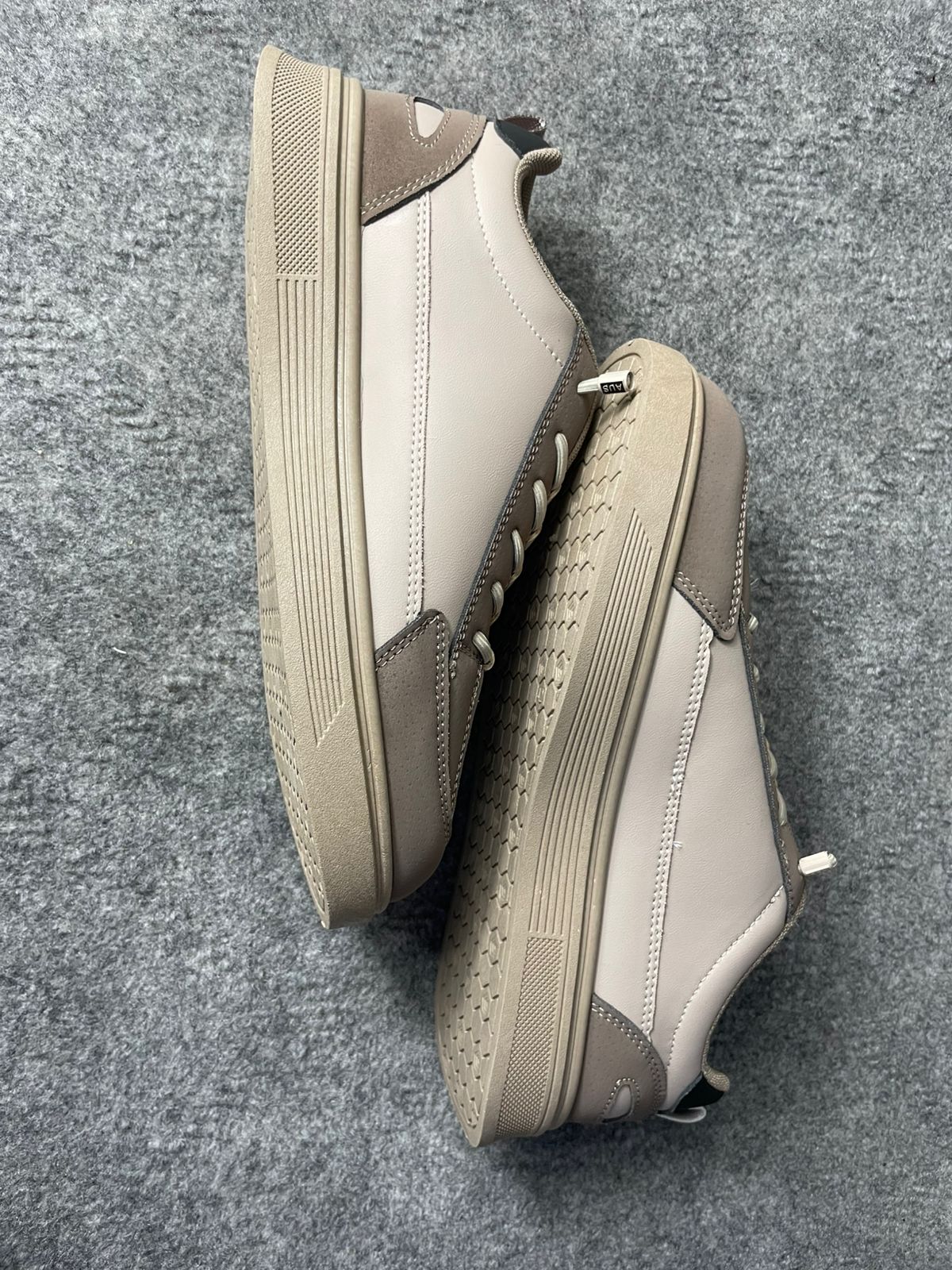 GRRGGEER Premium Beige Sneaker